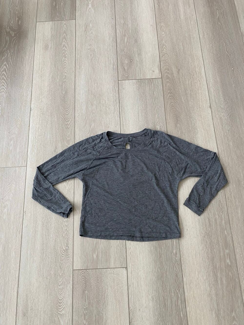 Lululemon Split Back Long Sleeve Workout Top Gray Fits Small